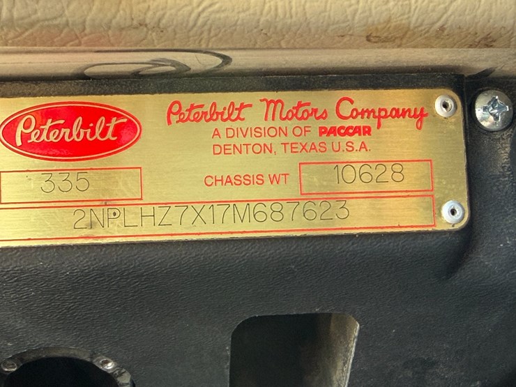 2007-peterbilt-335-image-93
