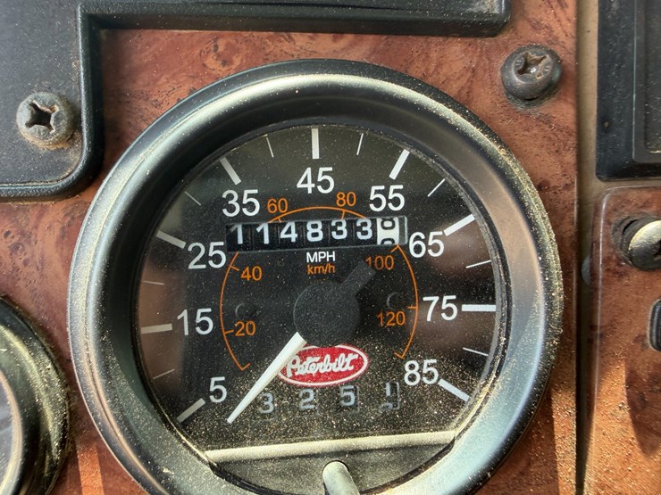 2007-peterbilt-335-image-88
