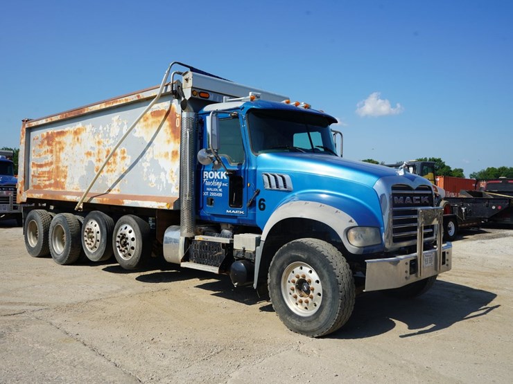 2014-mack-granite-gu713-image-3