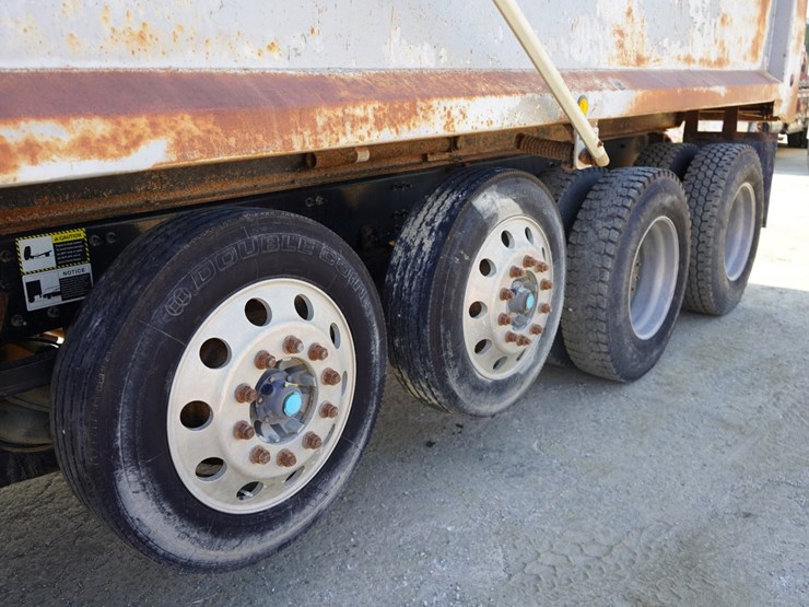 2014-mack-granite-gu713-image-28