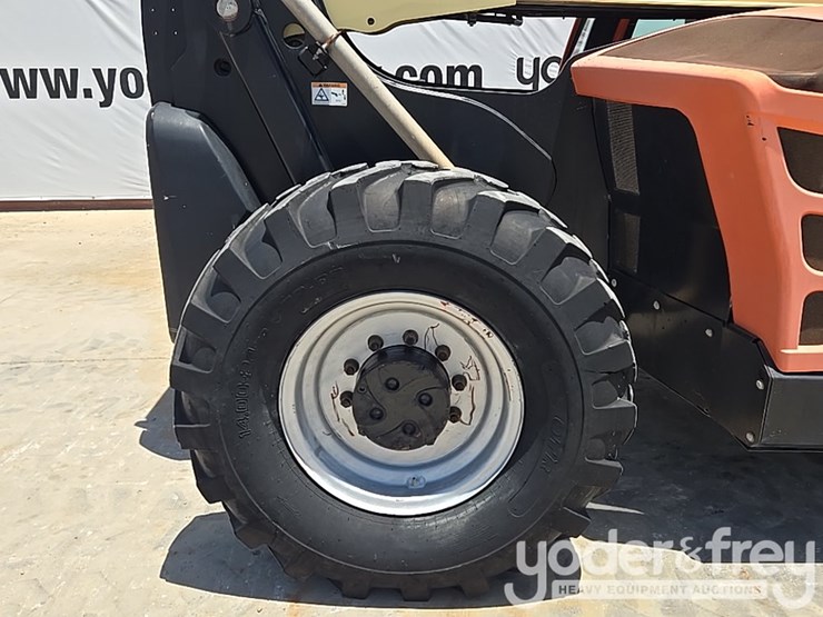 2018-jlg-1055-image-14