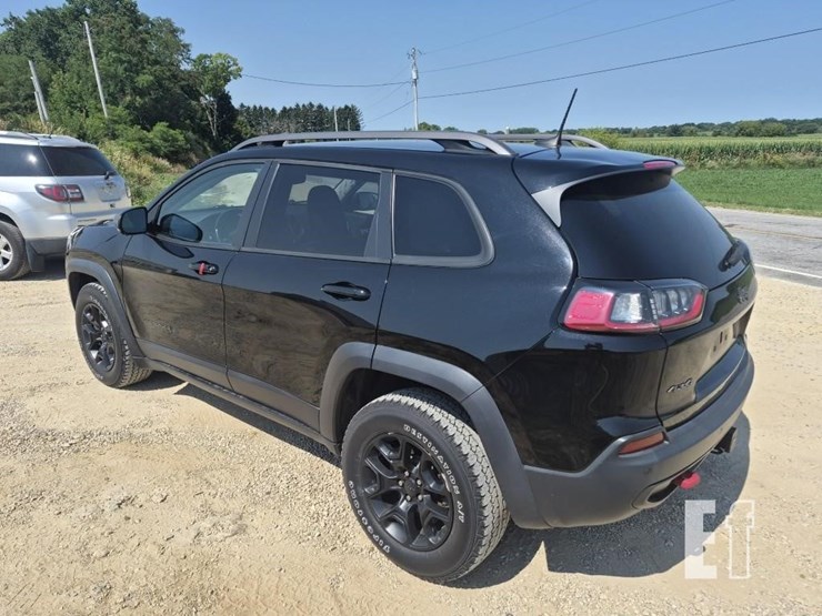 2018-jeep-cherokee-image-2