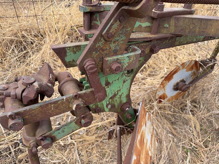 john-deere-pull-type-five-bottom-plow-image-24