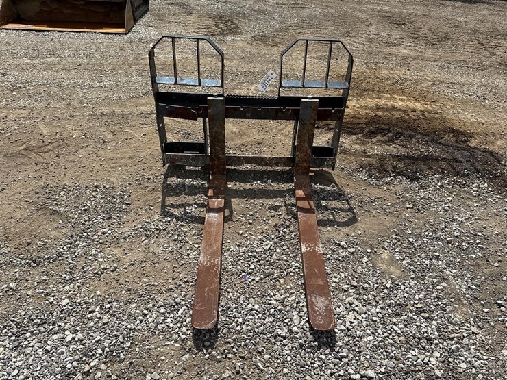 bobcat-48"-hd-skid-steer-forks-image-1