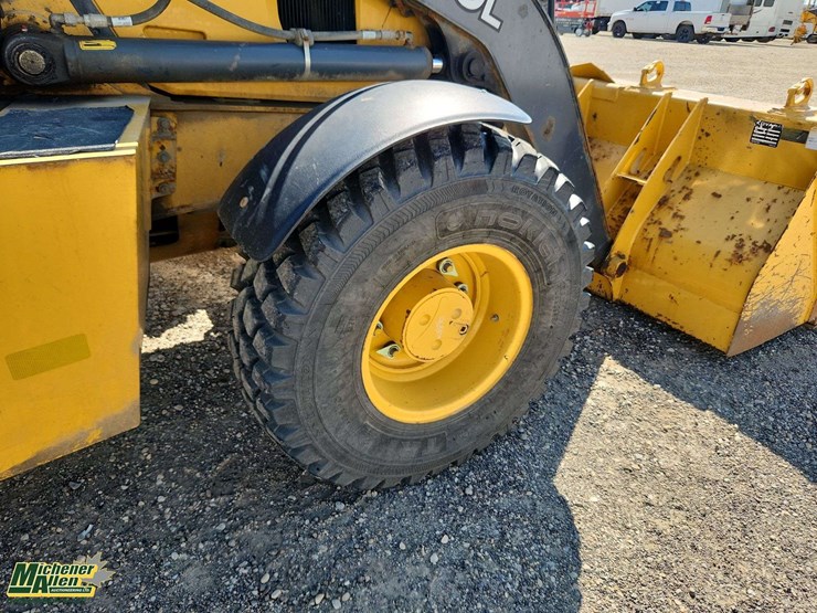deere-410l-image-29