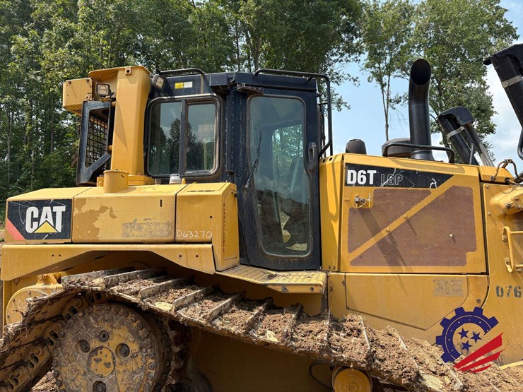 2015-caterpillar-d6t-lgp-image-61