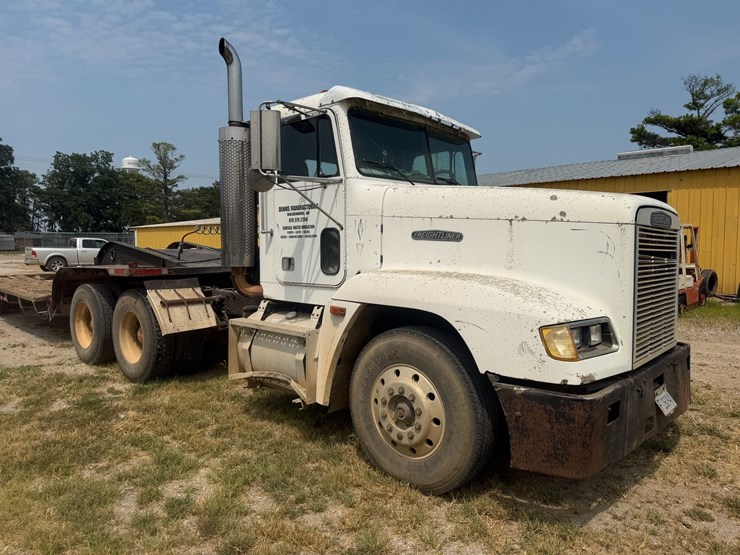 1990-freightliner-fld120-image-2