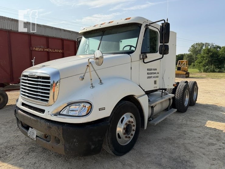 2003-freightliner-columbia-120-image-1