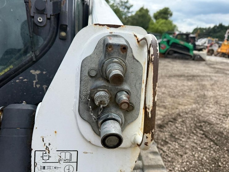 2012-bobcat-t750-image-11