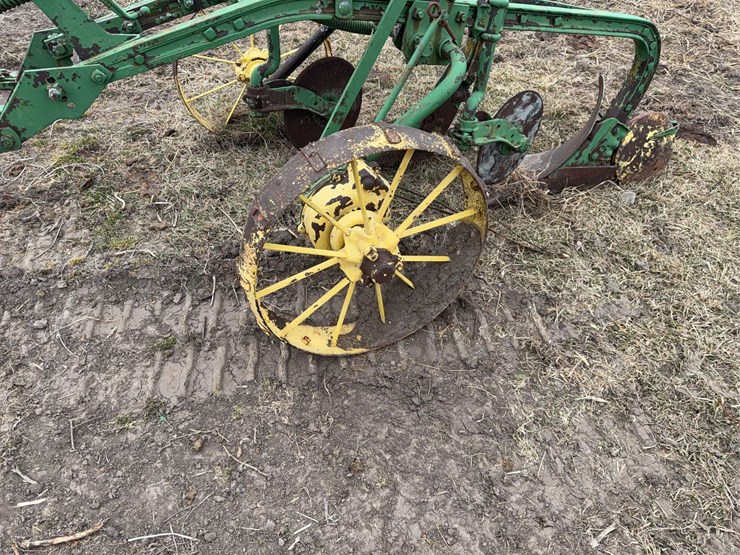 john-deere-pull-type-two-bottom-plow-image-14