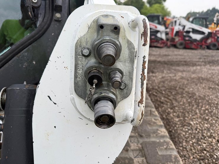 2022-bobcat-t770-image-11