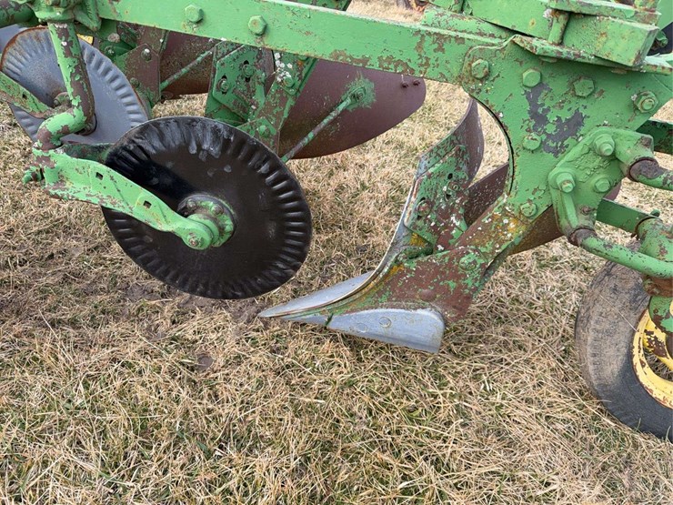 john-deere-pull-type-three-bottom-plow-image-19