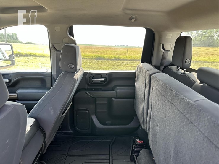 2021-chevrolet-silverado-2500hd-lt-image-40