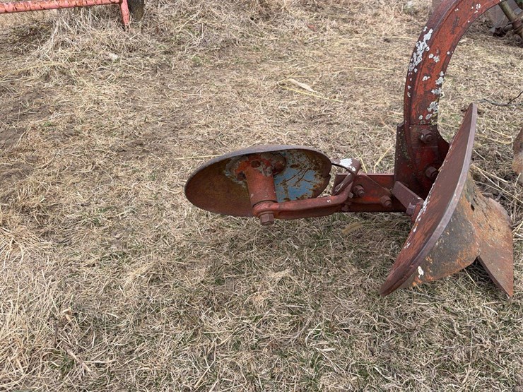 john-deere-pull-type-three-bottom-plow-image-12