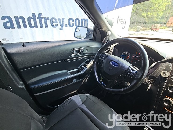 2017-ford-explorer-xlt-image-41