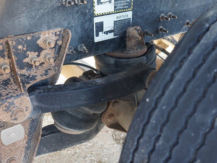2014-mack-granite-gu713-image-32