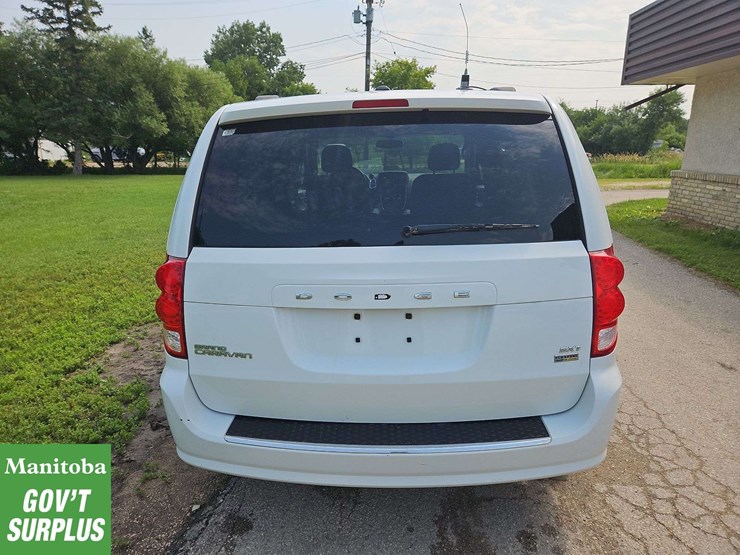 2016-dodge-grand-caravan-sxt-image-7