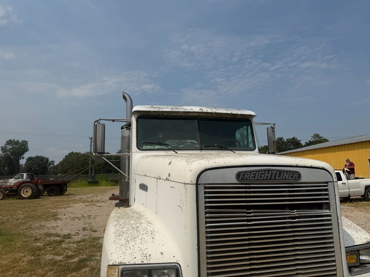 1990-freightliner-fld120-image-38