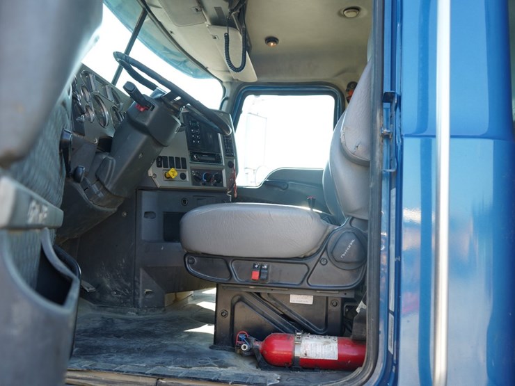 2014-mack-granite-gu713-image-10