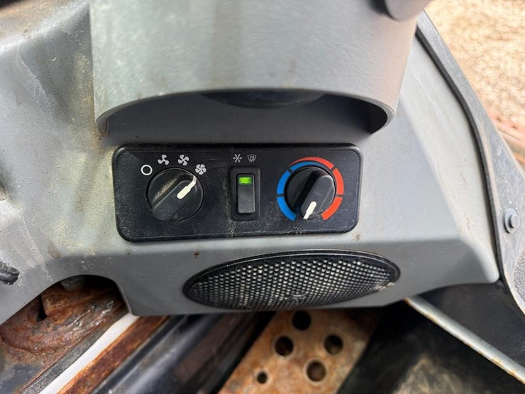 2020-bobcat-s590-image-25