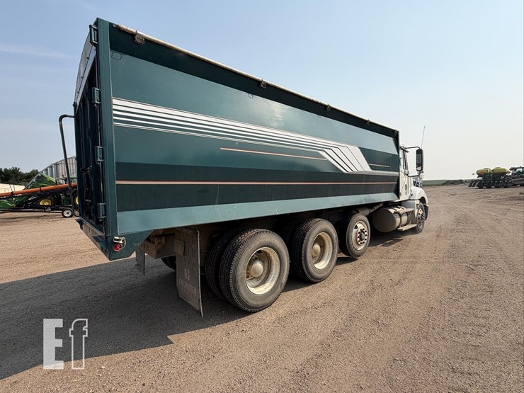 2004-freightliner-columbia-120-image-5