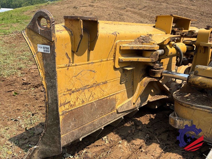 2015-caterpillar-d6t-lgp-image-13