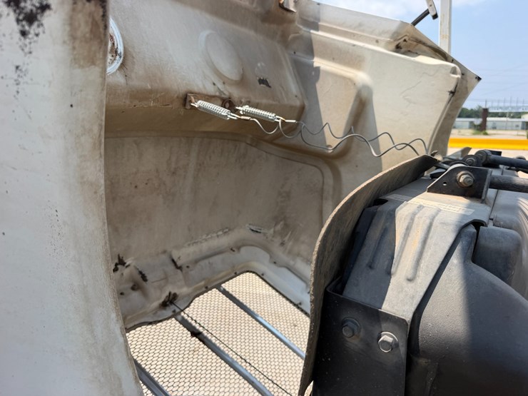 2007-peterbilt-335-image-102