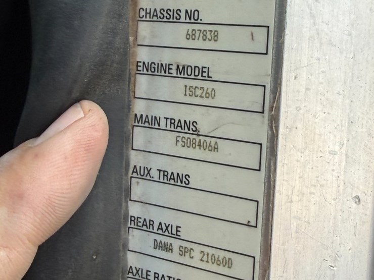 2007-peterbilt-335-image-92