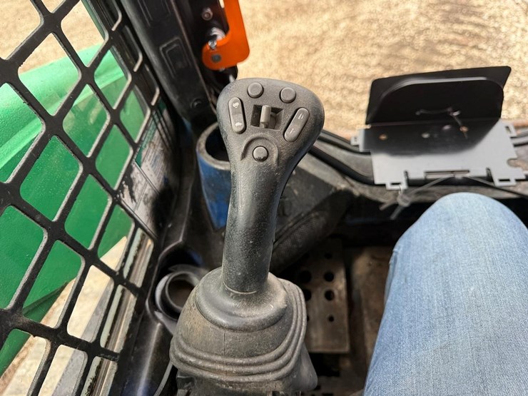 2017-bobcat-t740-image-24