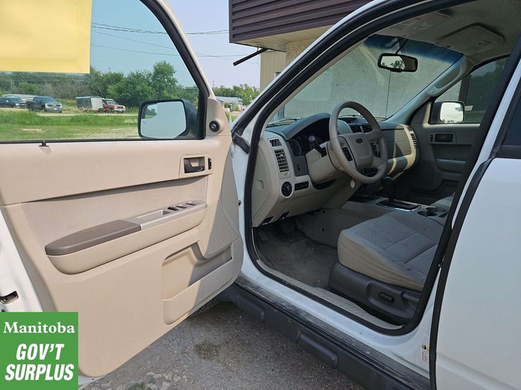 2011-ford-escape-image-17