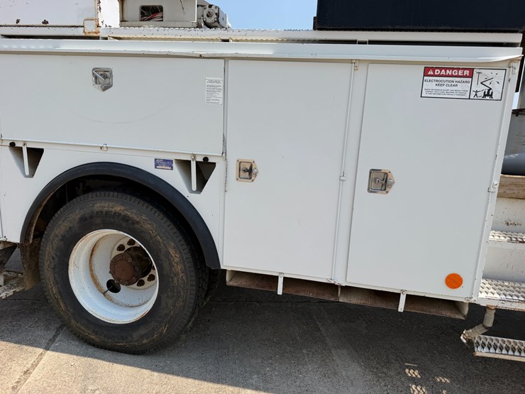 2007-peterbilt-335-image-18