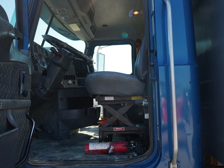 2014-mack-granite-gu713-image-7