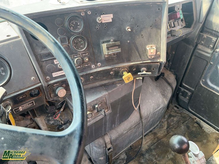 1989-mack-dm690s-image-15