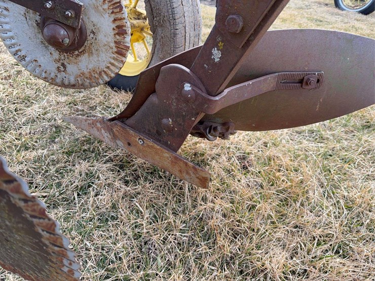 john-deere-pull-type-three-bottom-plow-image-27