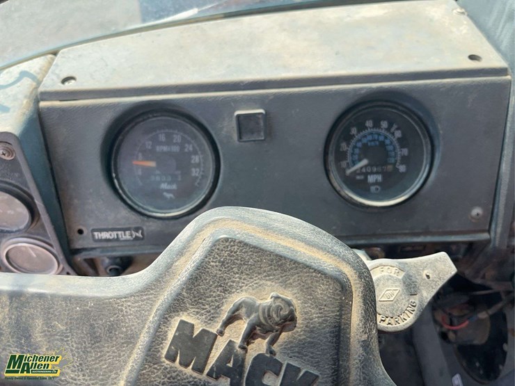 1989-mack-dm690s-image-14