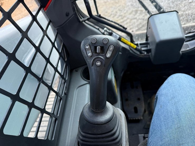 2023-bobcat-t86-image-26