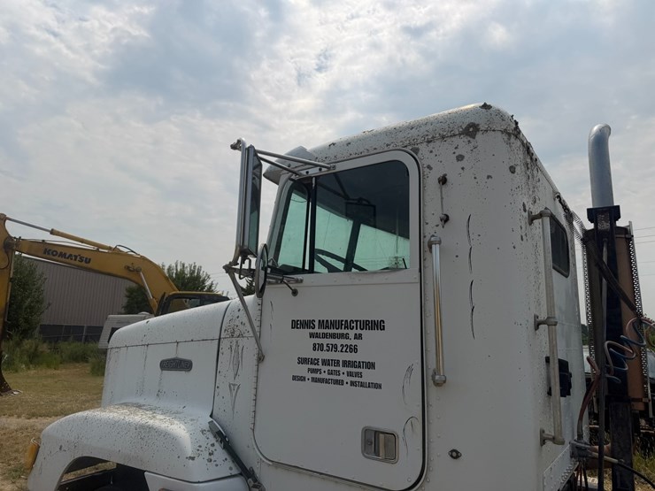 1990-freightliner-fld120-image-30