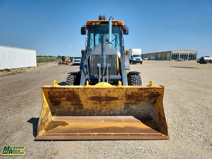 deere-410l-image-31