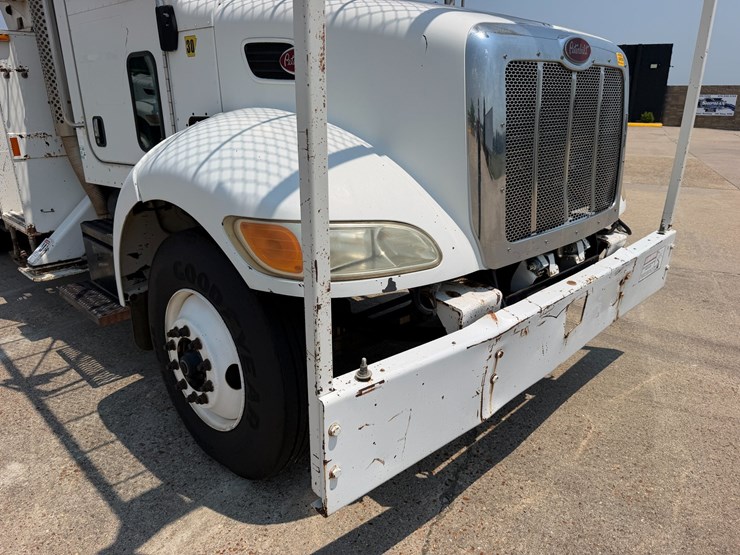 2007-peterbilt-335-image-17