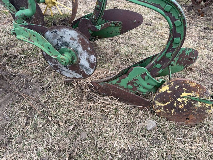 john-deere-pull-type-two-bottom-plow-image-19