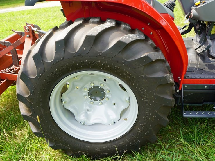 2024-massey-ferguson-1835m-image-32