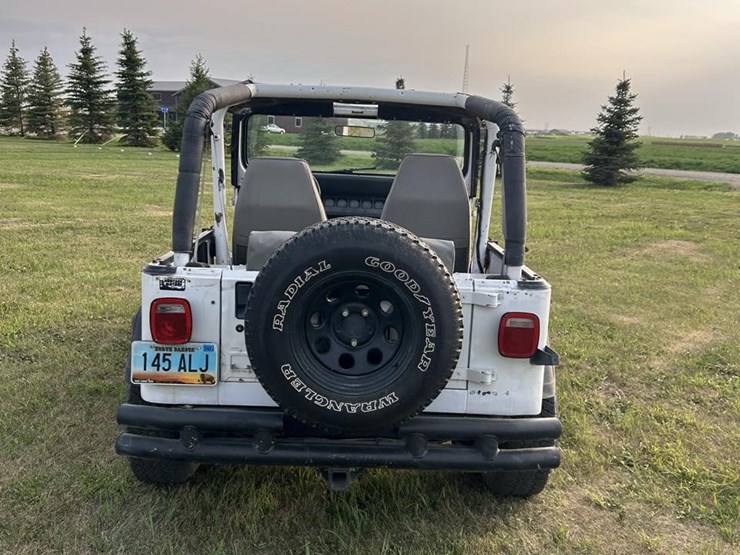 1993-jeep-wrangler-image-7