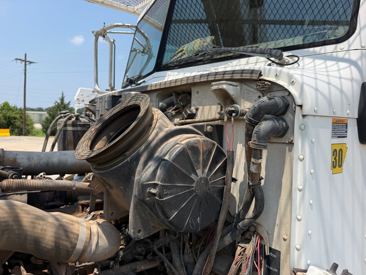 2007-peterbilt-335-image-99