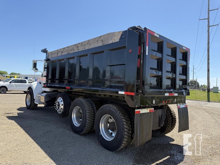 2005-peterbilt-335-image-11