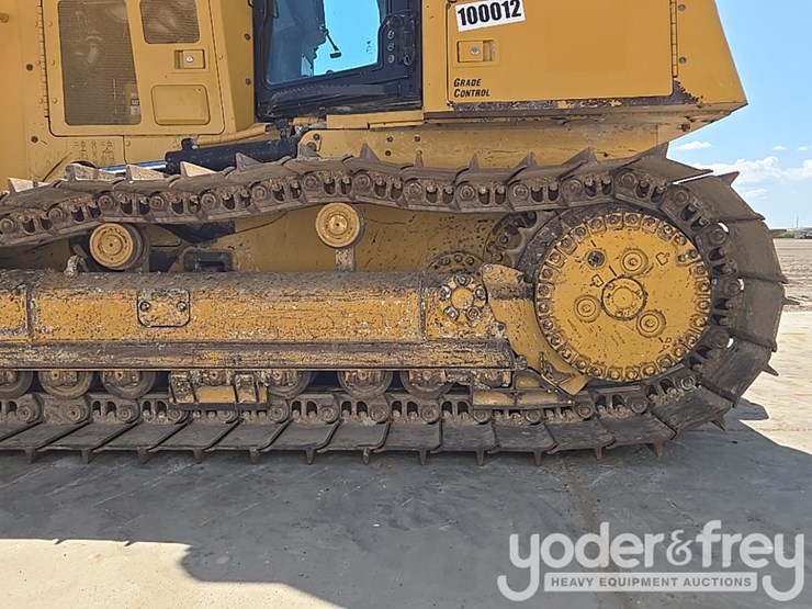 2020-caterpillar-d6k2-lgp-image-11