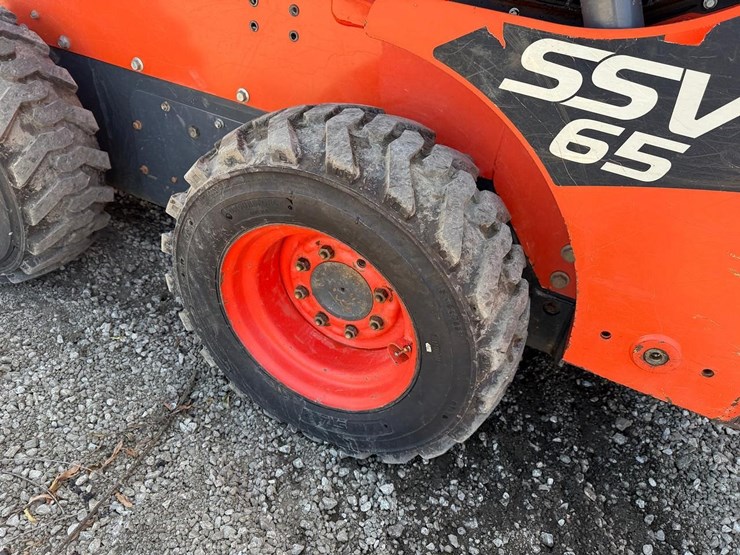 kubota-ssv65-image-15