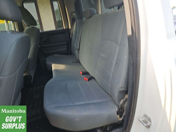 2015-dodge-1500-image-21