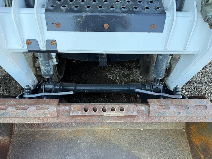 2014-bobcat-t110-image-10