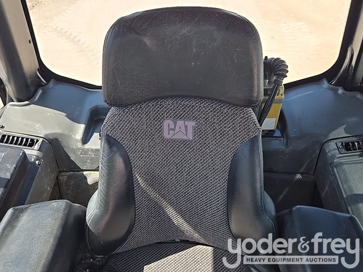 2020-caterpillar-d6k2-lgp-image-47