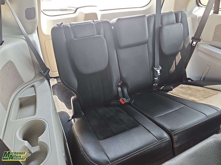 2016-dodge-grand-caravan-image-32